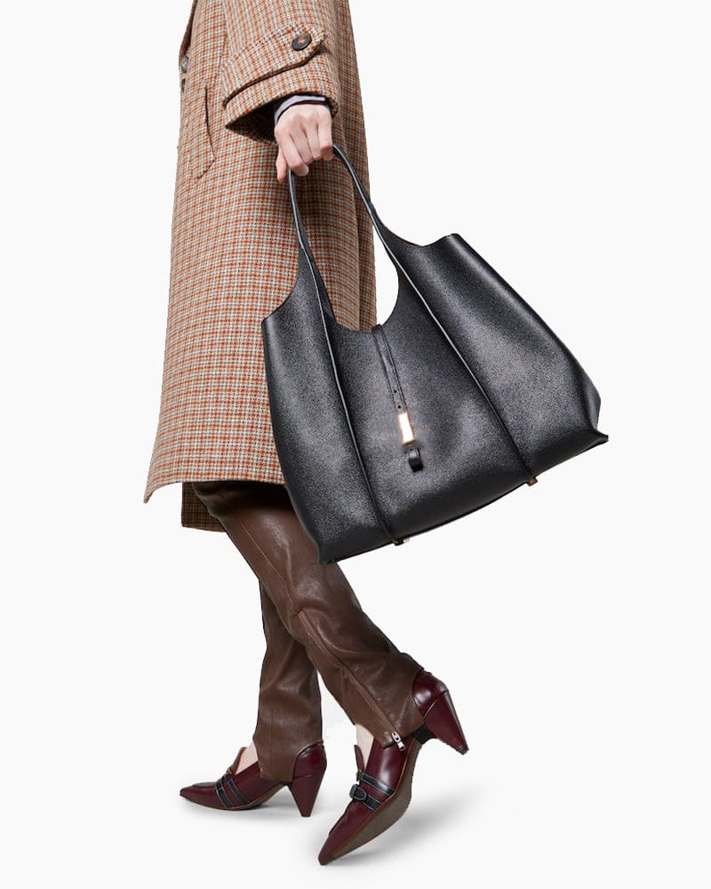 T Timeless Leather Tote Bag for Everyday Use Secondary image