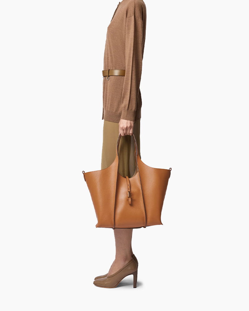 T Timeless Leather Tote Bag for Everyday Use