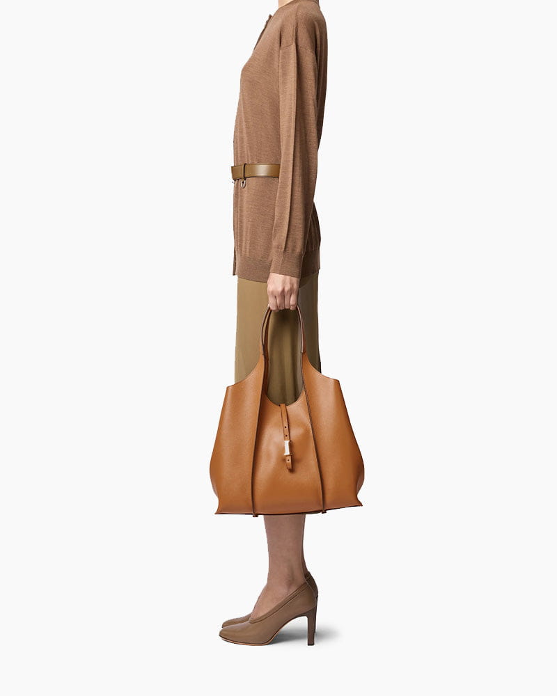 T Timeless Leather Tote Bag for Everyday Use