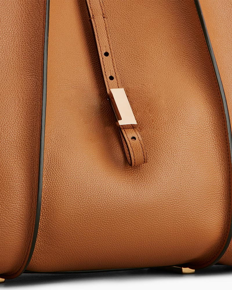 T Timeless Leather Tote Bag for Everyday Use