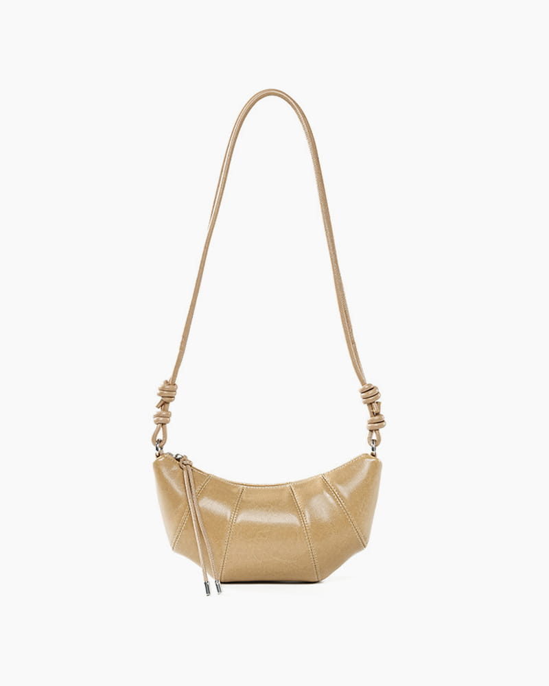 Urban-Commute-Ready-Compact-Shoulder-Bag-1