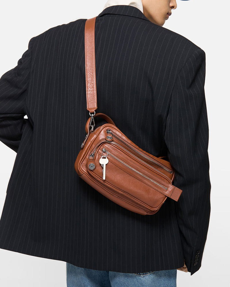 Multi Pocket Leather Shoulder Bag Zip Details